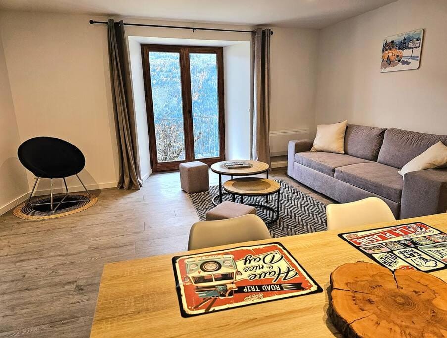 Living room, Dining area