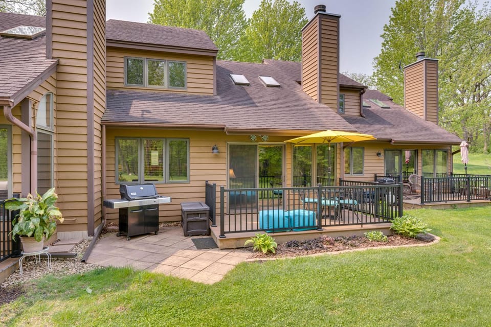 Galena Retreat: Shopping, Owners Club & Skiing! House in Iowa