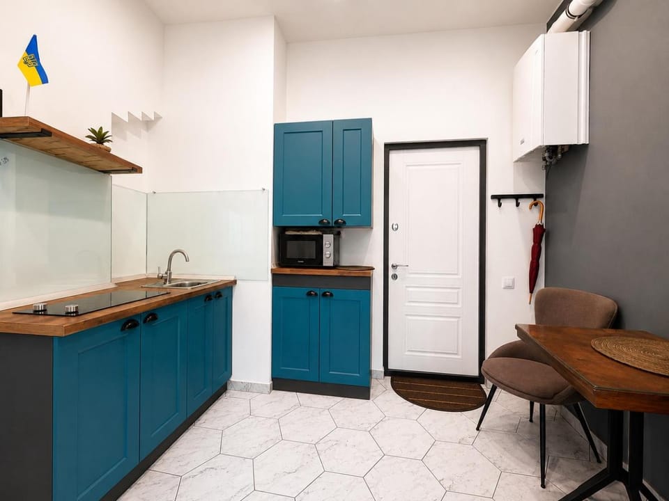 Kitchen or kitchenette, Dining area, stove