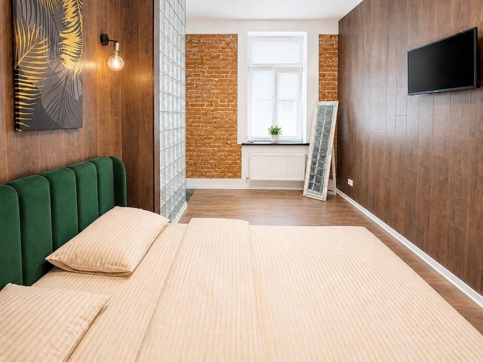 TV and multimedia, Photo of the whole room, Bedroom
