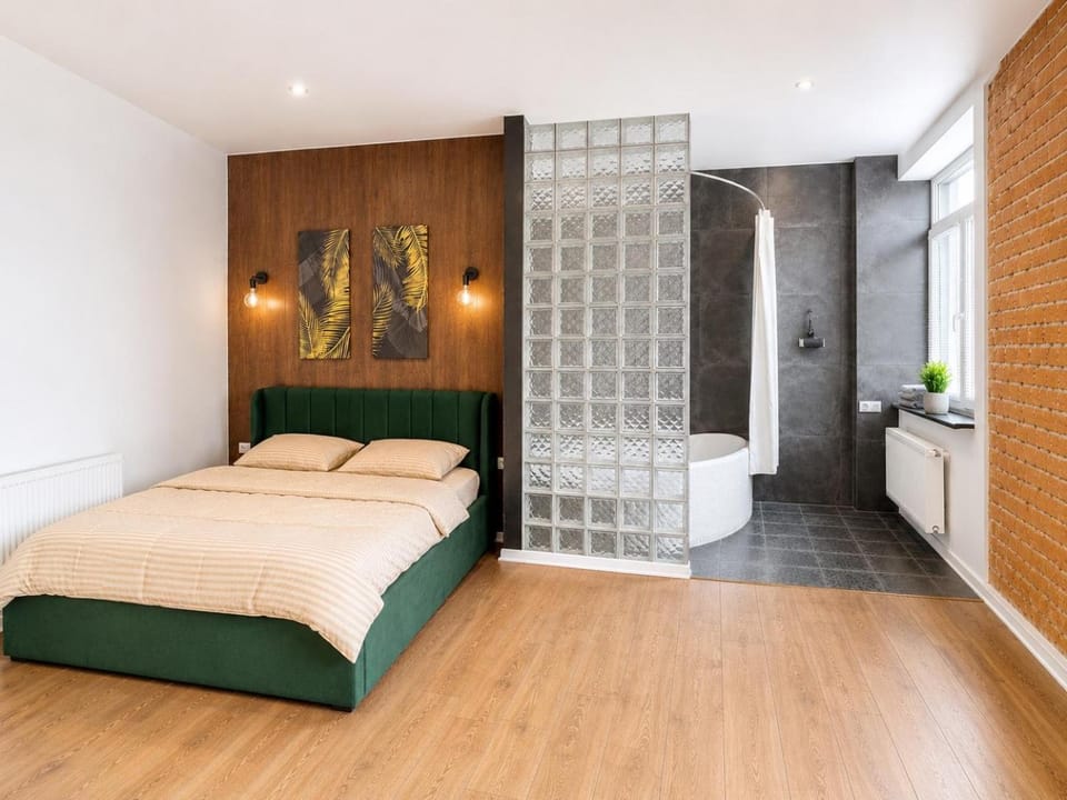 Bed, Bathroom, Photo of the whole room, Seating area, Bedroom, towels