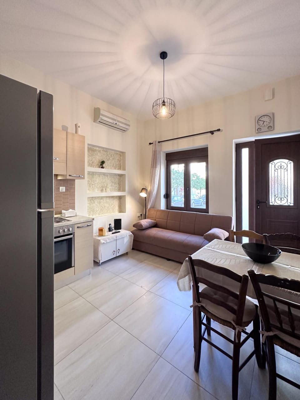 Kitchen or kitchenette, Living room, Seating area, Dining area, air conditioner