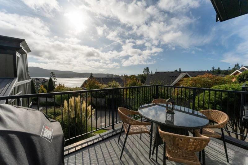 Sooke Oceanside Townhouse House in Vancouver Island