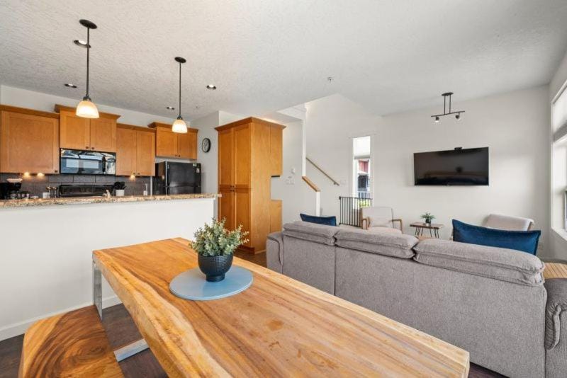 Sooke Oceanside Townhouse House in Vancouver Island