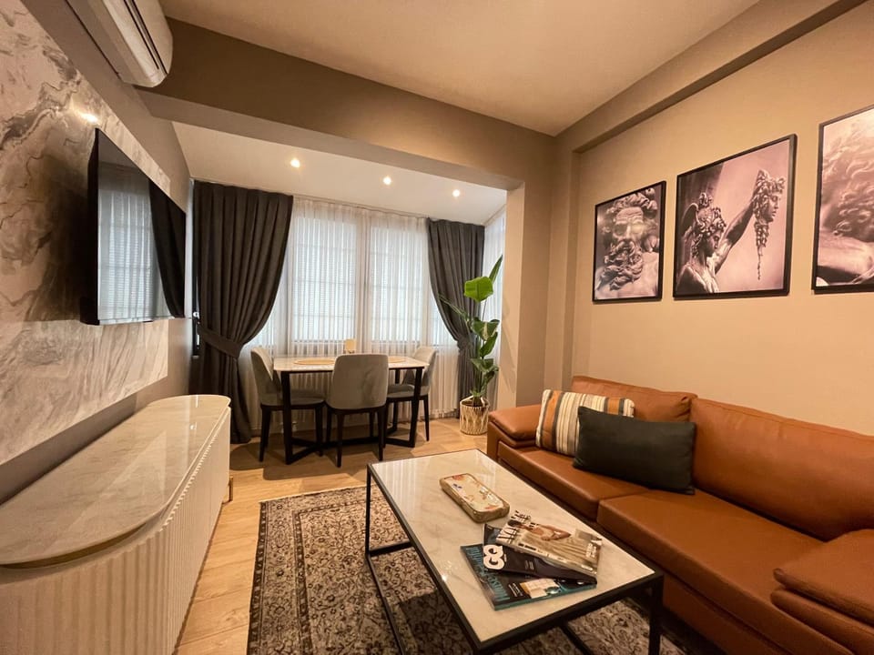 Living room, Photo of the whole room, Seating area, Dining area