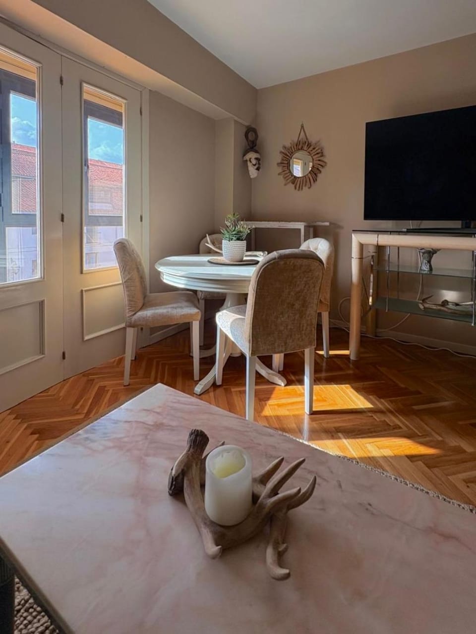 TV and multimedia, Dining area