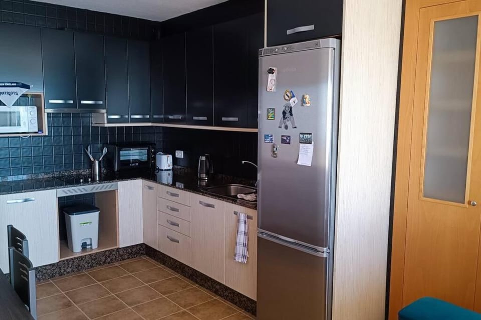 Coffee/tea facilities, Kitchen or kitchenette, oven, stove, toaster