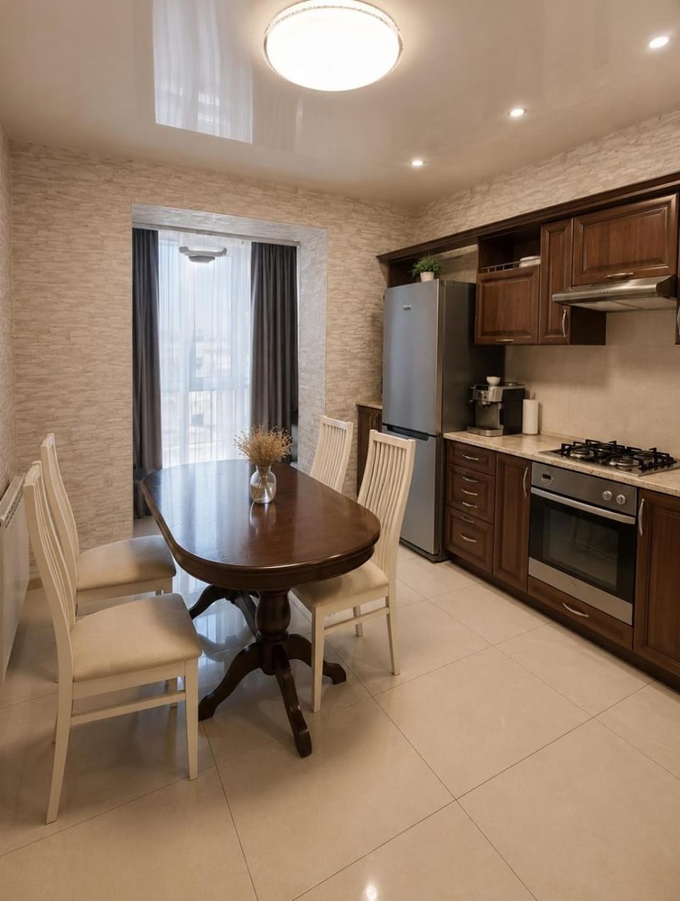 Kitchen or kitchenette, Dining area