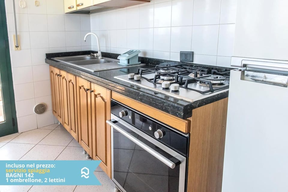 SE003 - Senigallia, bilocale sul mare con spiaggia Apartment in Senigallia