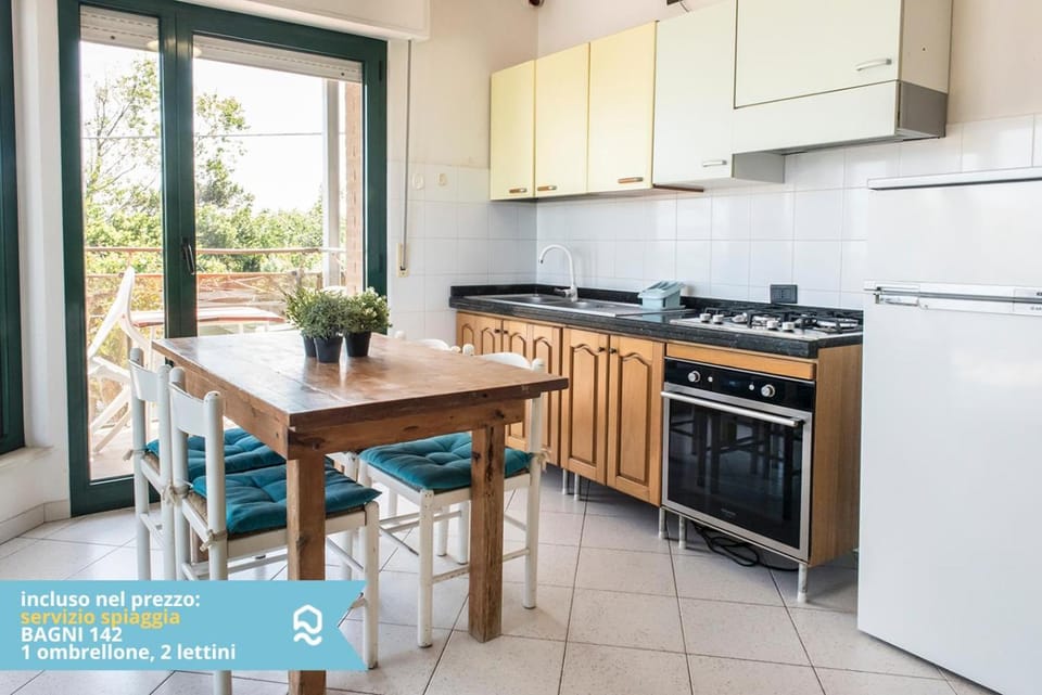 SE003 - Senigallia, bilocale sul mare con spiaggia Apartment in Senigallia