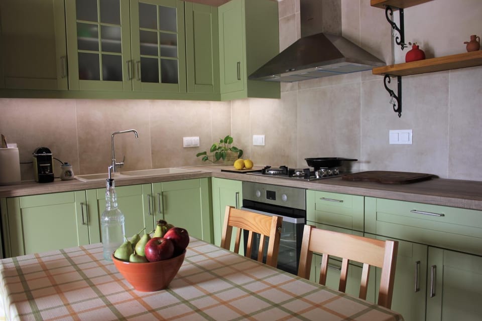 Kitchen or kitchenette, Dining area, pet friendly