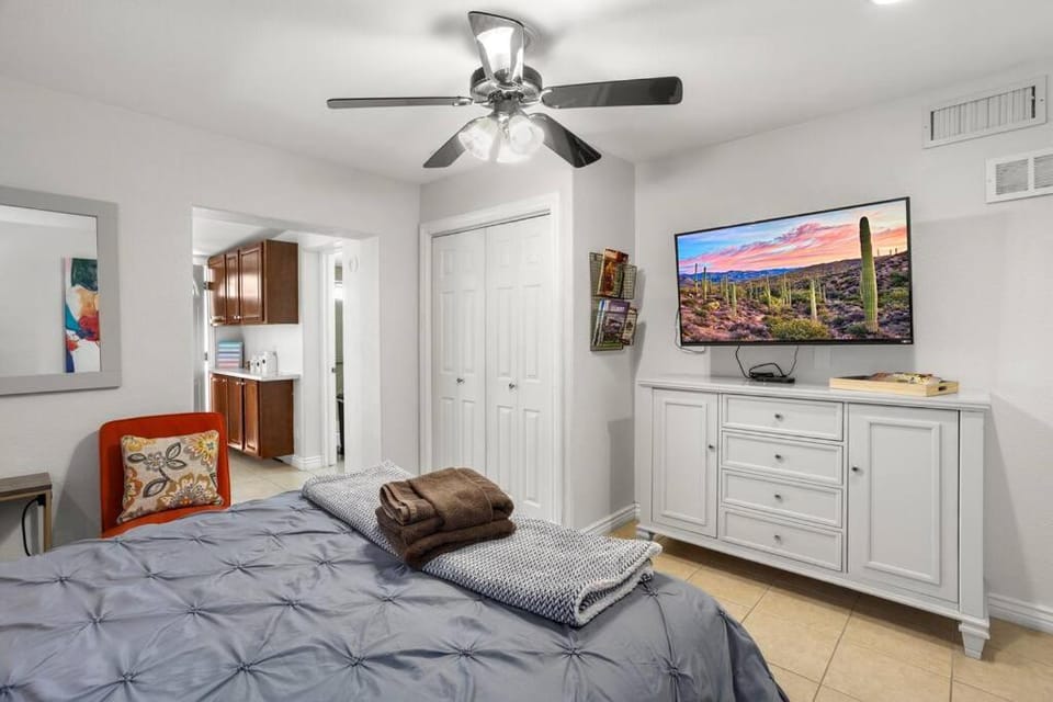 Scottsdale Oasis with Pool House in Scottsdale