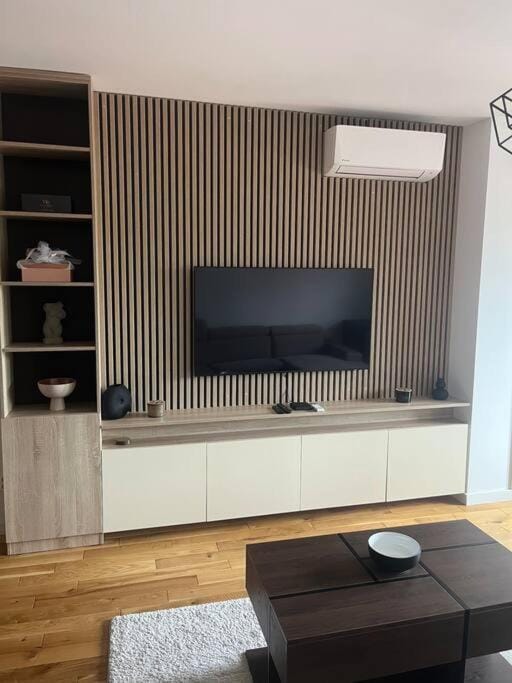 TV and multimedia, air conditioner