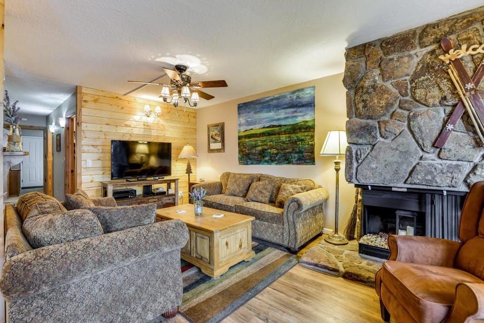 1 Mi to Marina: Frisco Condo w/ Mtn-View Balcony! House in Frisco