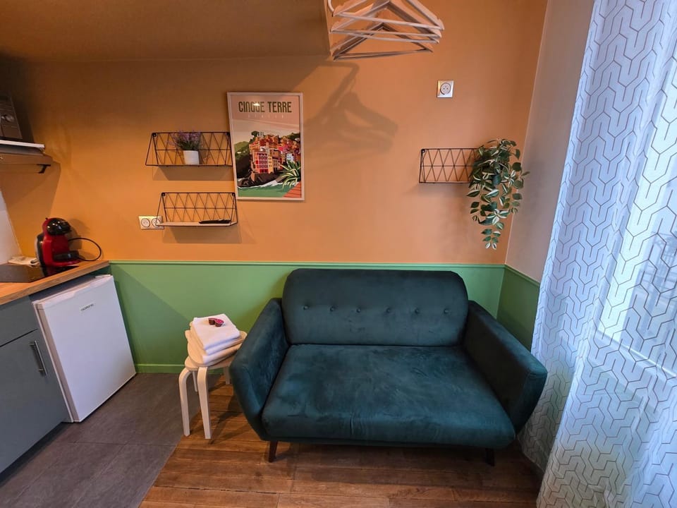 Kitchen or kitchenette, Living room, Seating area