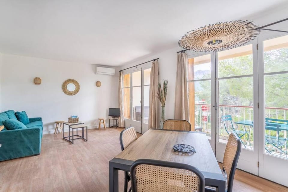 Balcony/Terrace, Living room, Seating area, Dining area