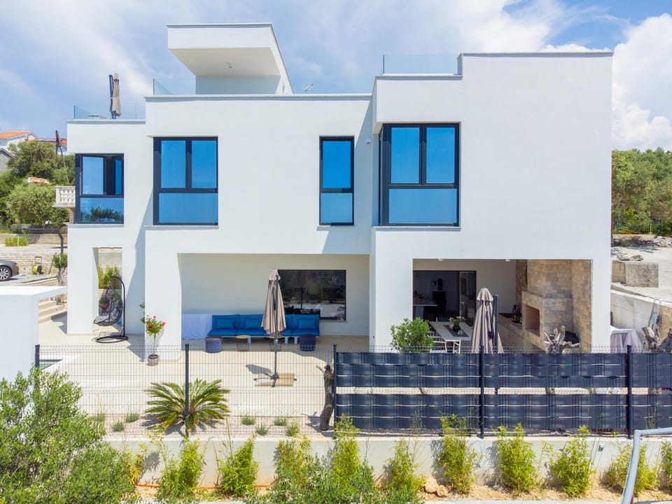 Property building, Patio, Garden