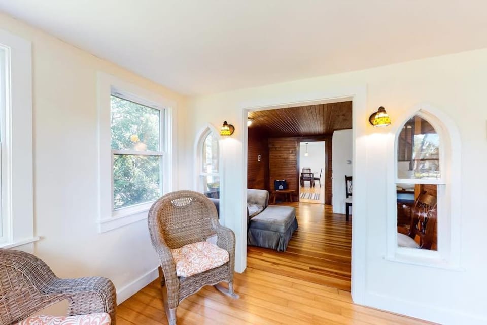 Belmont Beach Cottage House in Dennis Port