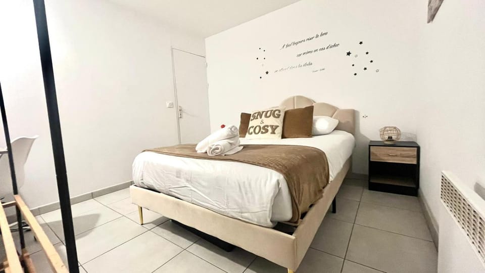 Bed, Bedroom