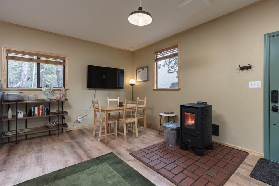 TV and multimedia, Dining area, flat iron