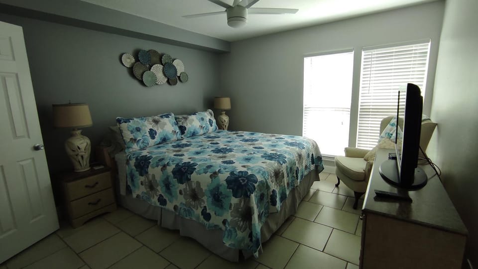 2BR / 2BA Apartment Sienna Park. Apartment in Gulf Gate Estates