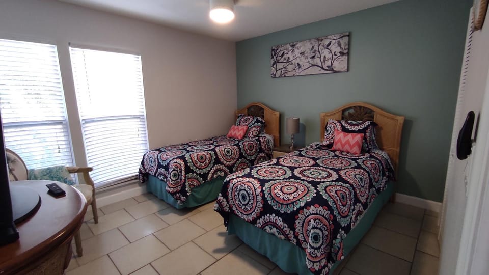 2BR / 2BA Apartment Sienna Park. Apartment in Gulf Gate Estates