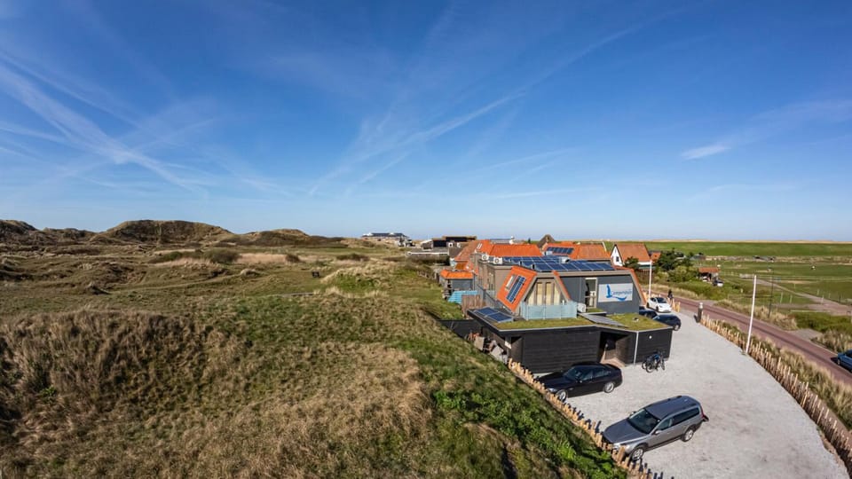 Day, Neighbourhood, Natural landscape, Bird's eye view, Street view, Location, Parking