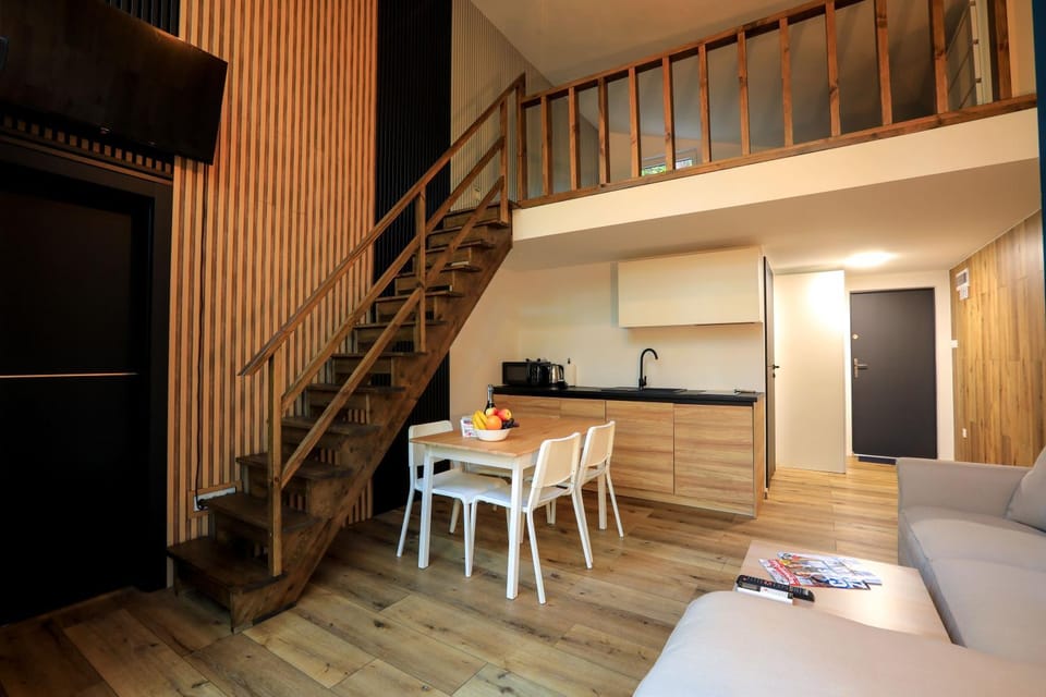 Kitchen or kitchenette, Living room, Seating area, Dining area, minibar