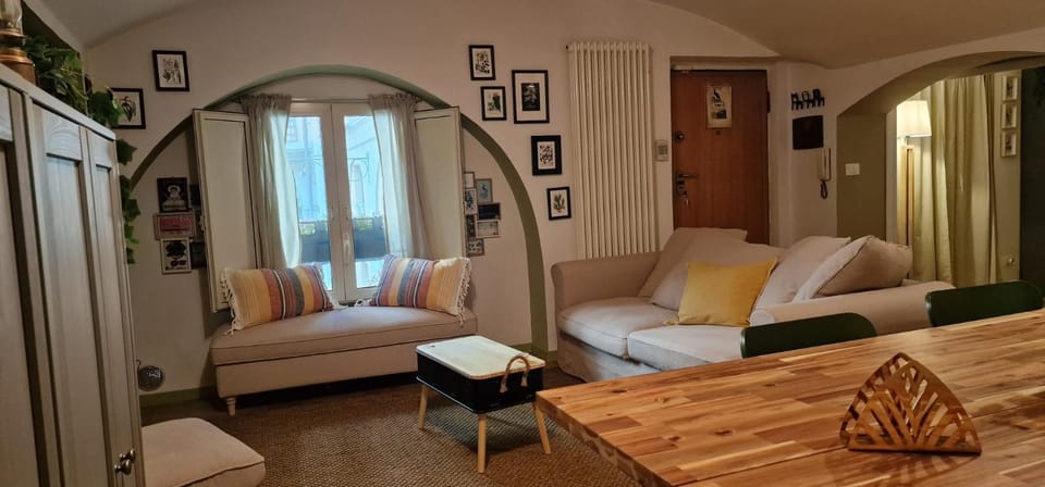 Living room, Seating area, internet