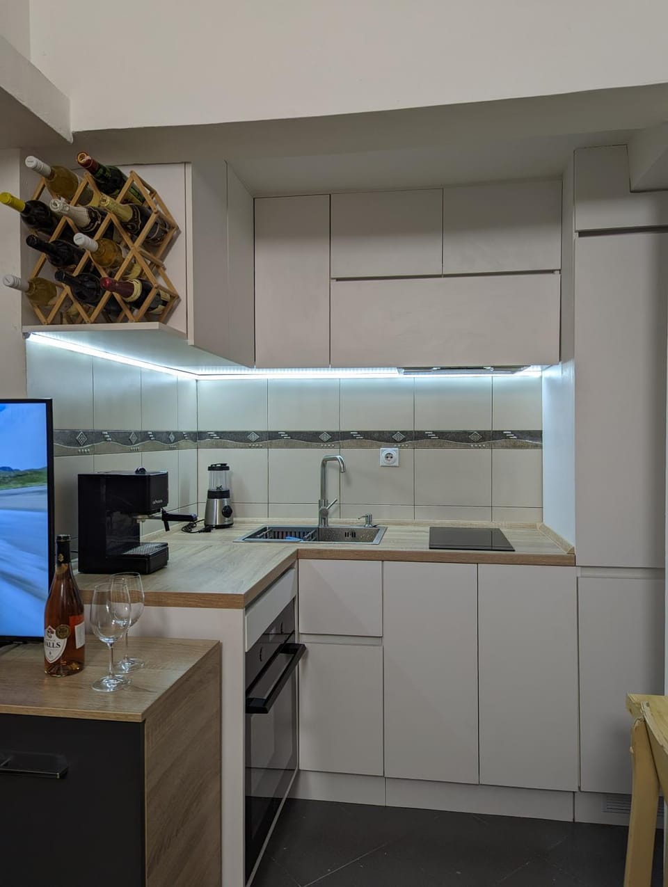 Coffee/tea facilities, Kitchen or kitchenette, dishwasher, pet friendly, stove