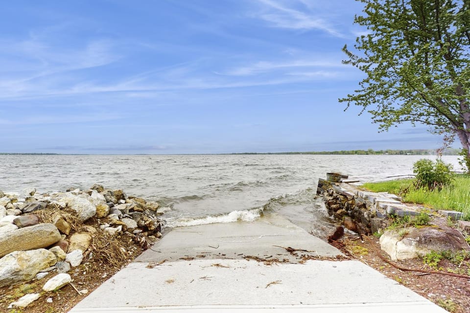 Shore Acres House in Isle La Motte