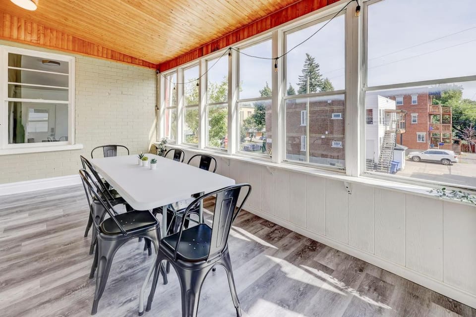 Modern 2BR Quebec City 10 min Old Quebec Patio Apartment in Quebec City