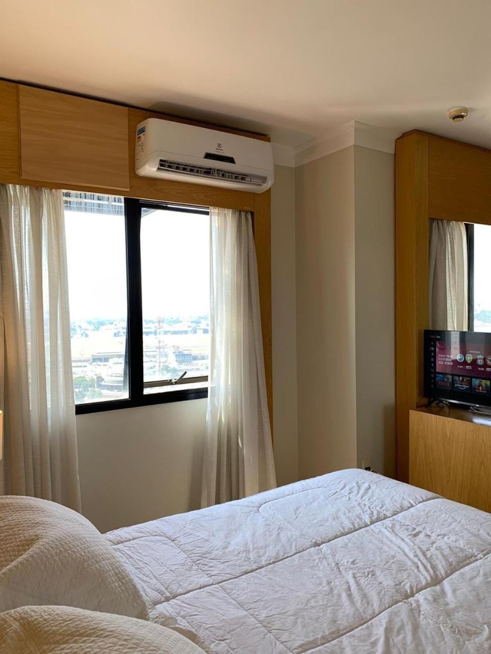 Bed, TV and multimedia, Photo of the whole room, Bedroom, air conditioner