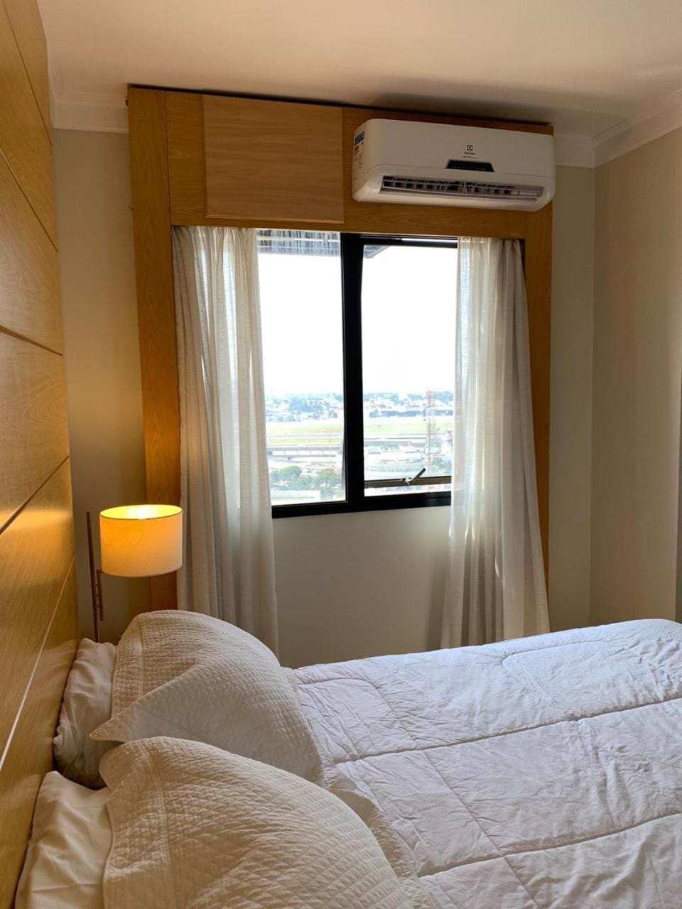 Bed, Photo of the whole room, Bedroom, air conditioner