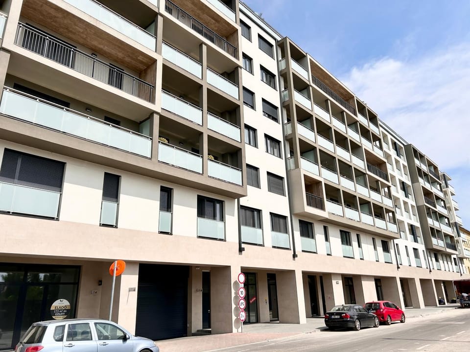Property building, Day, Location