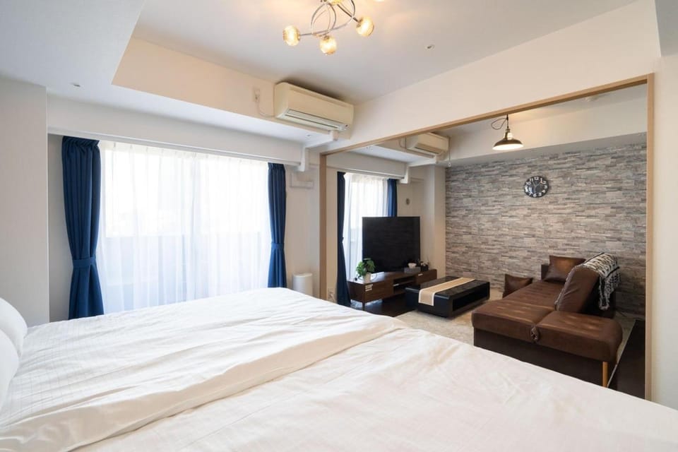Bed, TV and multimedia, Living room, Seating area, Bedroom, air conditioner