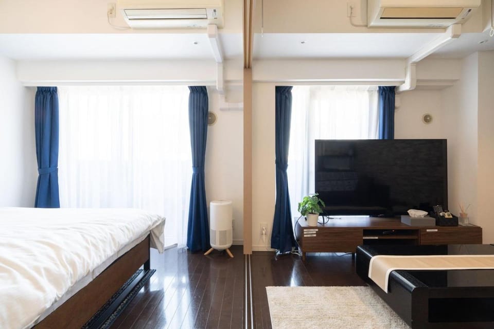 Bed, TV and multimedia, Living room, Bedroom, air conditioner