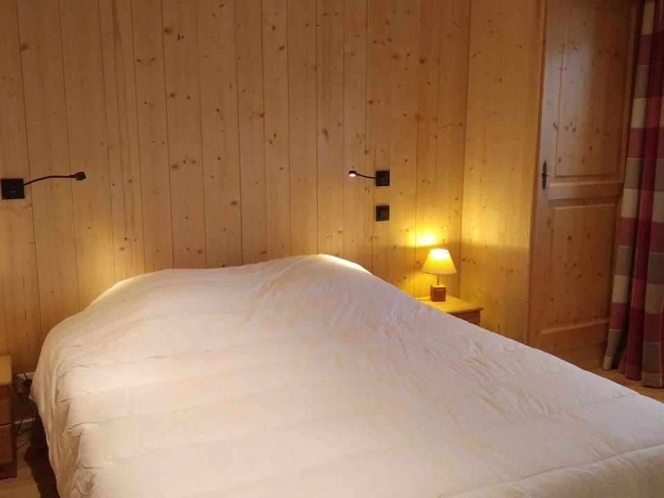 Appartement 6 pers, 3 ch, centre village, avec WIFI et poêle à granules - FR-1-733-85 Apartment in Notre-Dame-de-Bellecombe