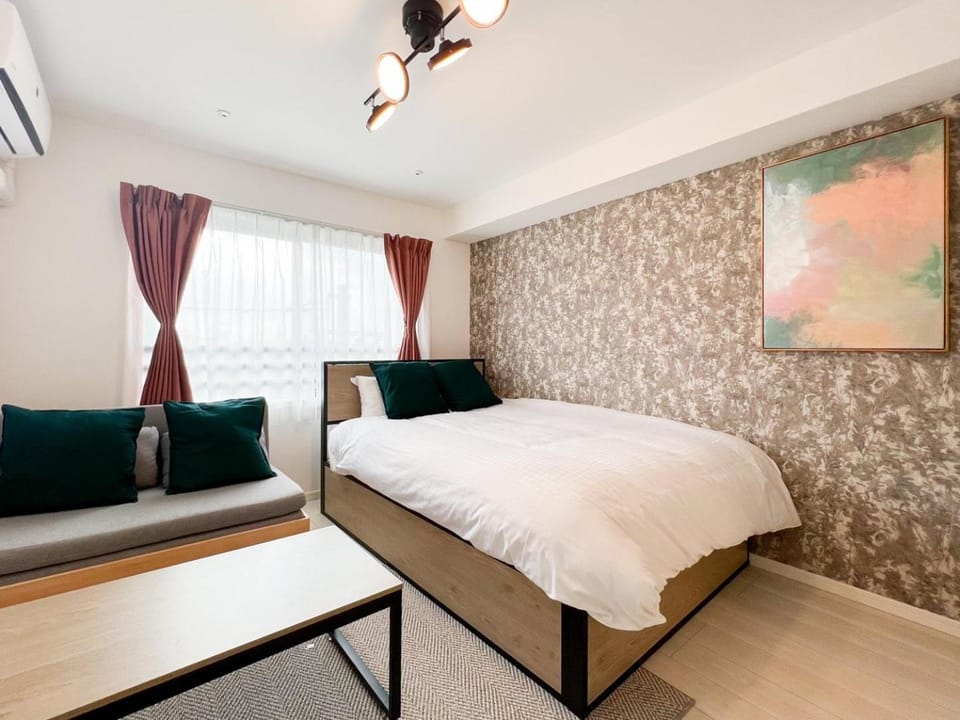 Bed, Seating area, Bedroom, air conditioner