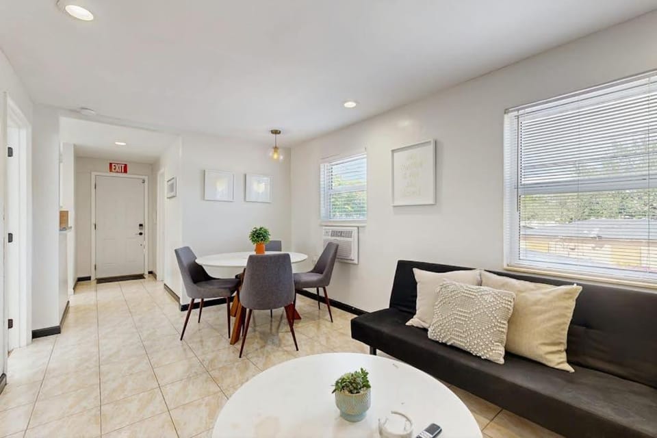 Adams Street Stunner, Unit 2 House in Hollywood
