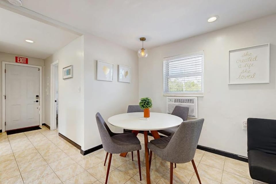 Adams Street Stunner, Unit 2 House in Hollywood