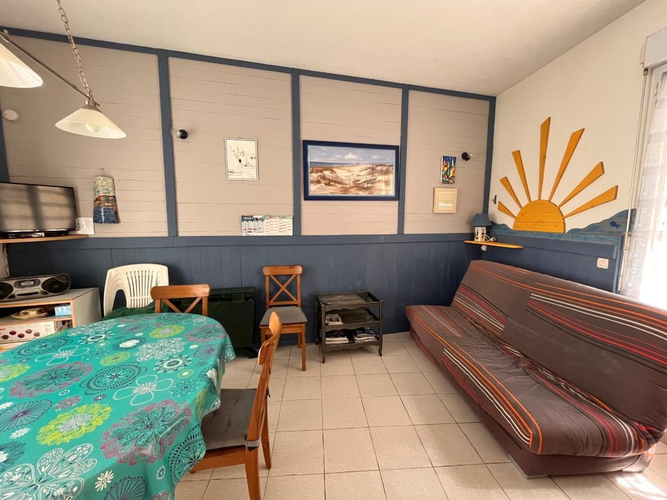 Maison avec cour, à 25m de la plage, proche centre et commerces House in Les Sables-d'Olonne