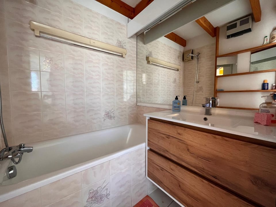 Duplex 4 pers, à 150m de la plage avec garage privé Apartment in Les Sables-d'Olonne