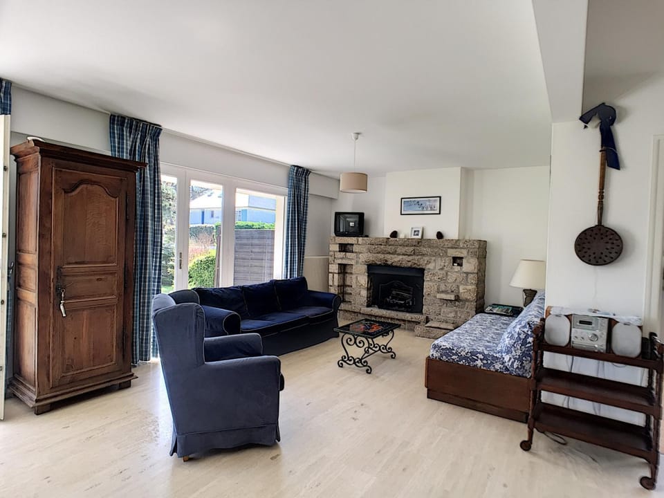 Villa en bord de mer à Jullouville, accès direct plage, 6 chambres, jardin et barbecue - FR-1-361-496 House in Saint-Pair-sur-Mer