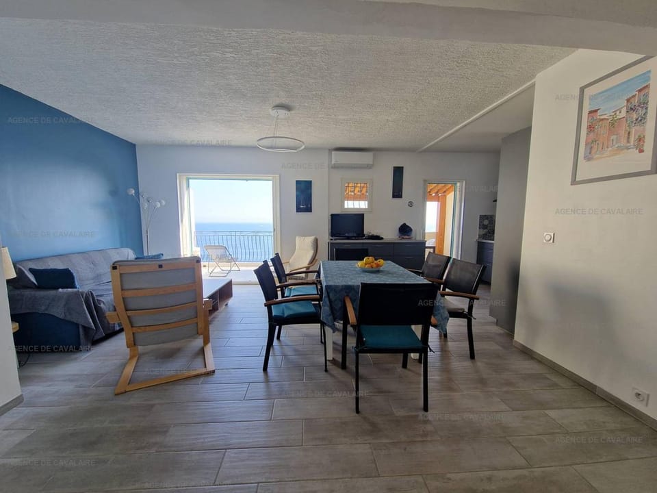 Appartement rénové 2 chambres avec clim, wifi, et parking à Cavalaire-sur-Mer - FR-1-100-308 Apartment in Cavalaire-sur-Mer