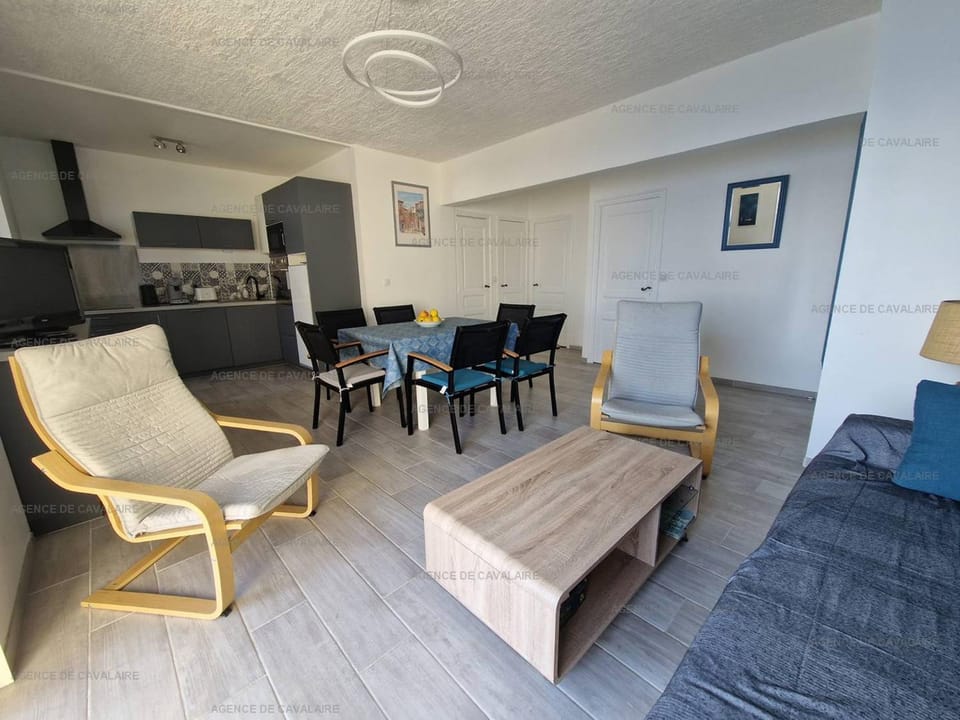 Appartement rénové 2 chambres avec clim, wifi, et parking à Cavalaire-sur-Mer - FR-1-100-308 Apartment in Cavalaire-sur-Mer