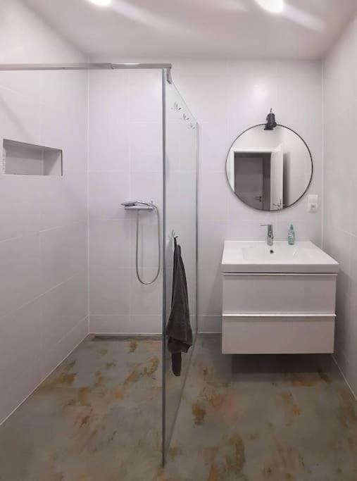 Shower, Bathroom