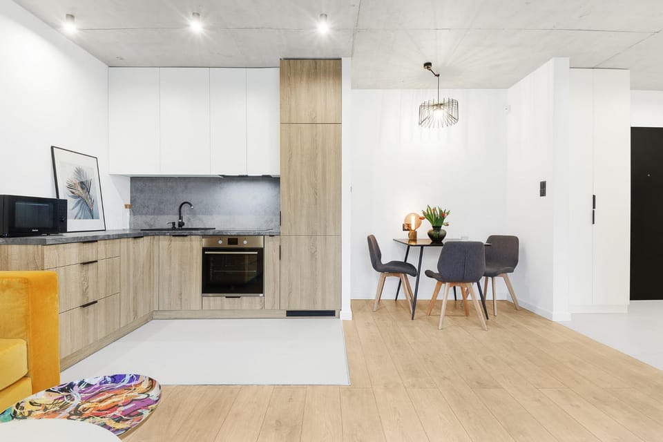 Kitchen or kitchenette, Dining area, stove