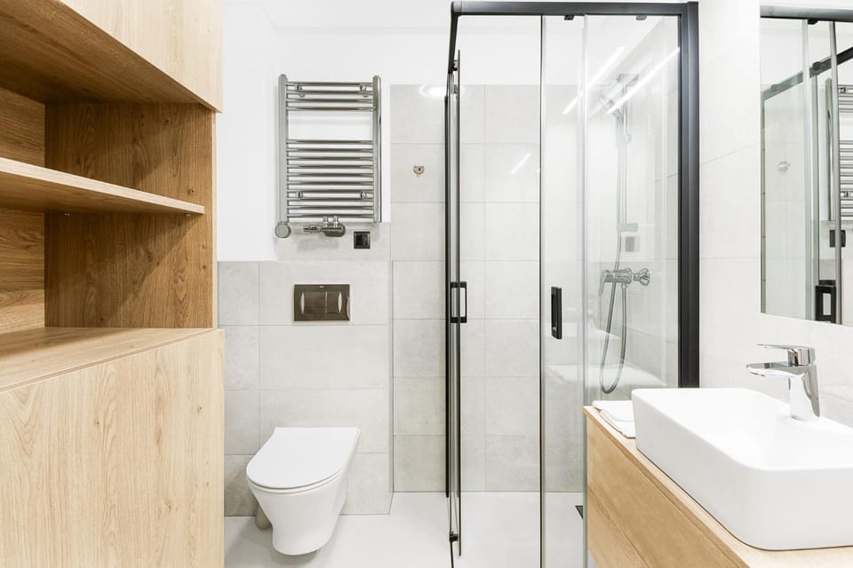 Shower, Toilet
