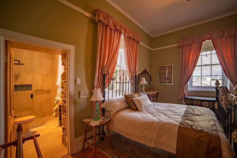 Bed, Photo of the whole room, Bedroom, hair dresser